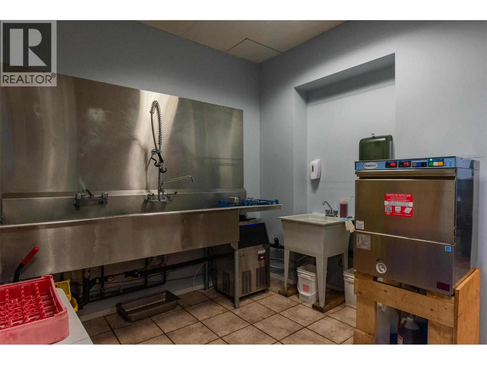 1369 Cedar Avenue, Trail