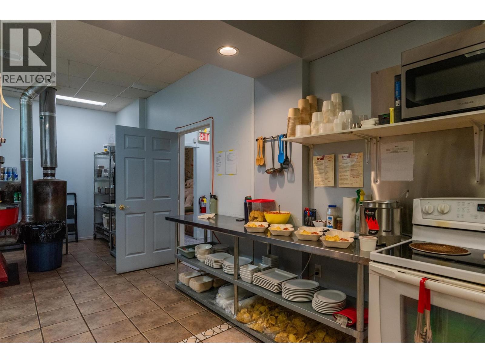 1369 Cedar Avenue, Trail