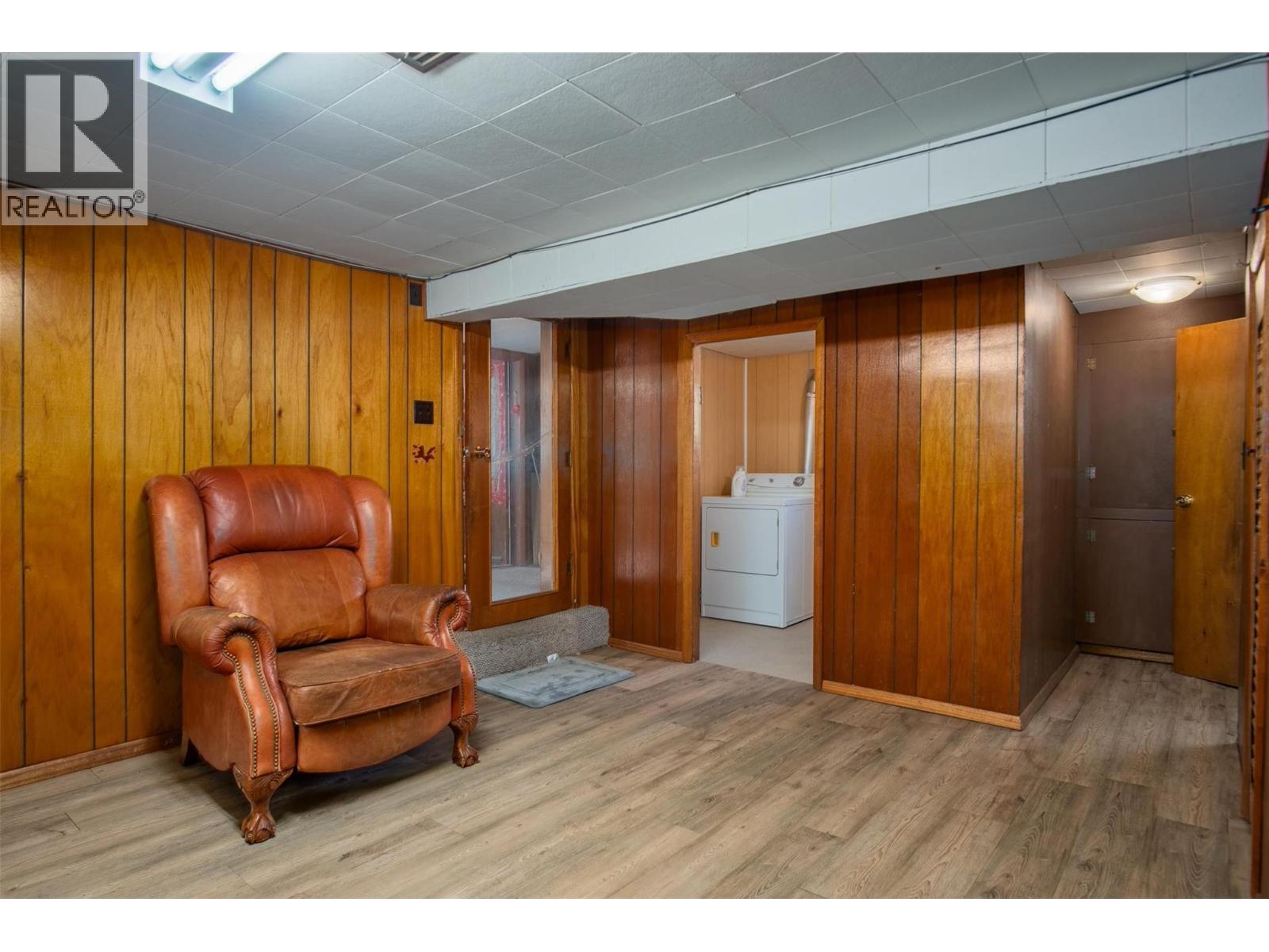 1338 Third Avenue, Trail