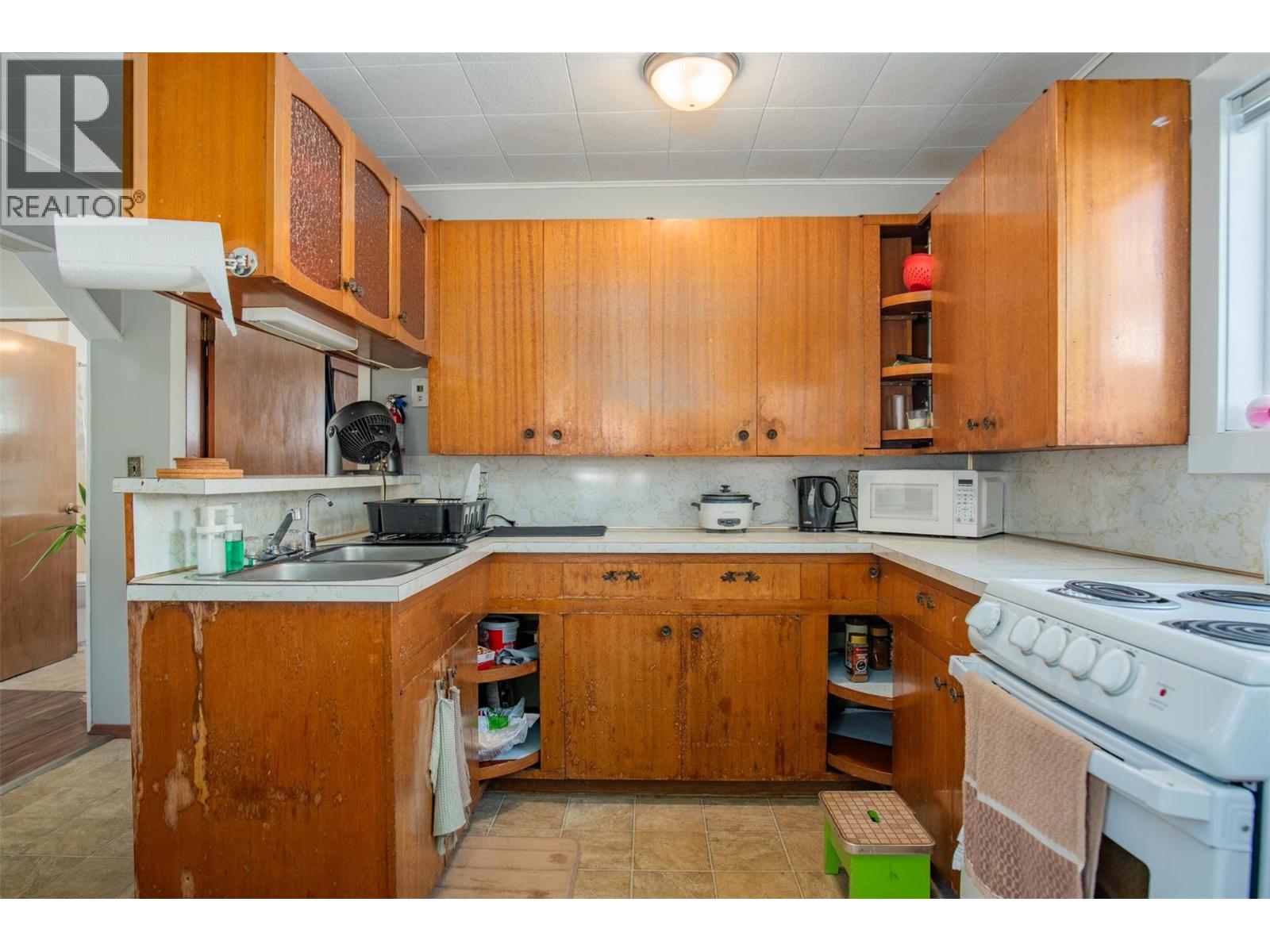 1338 Third Avenue, Trail