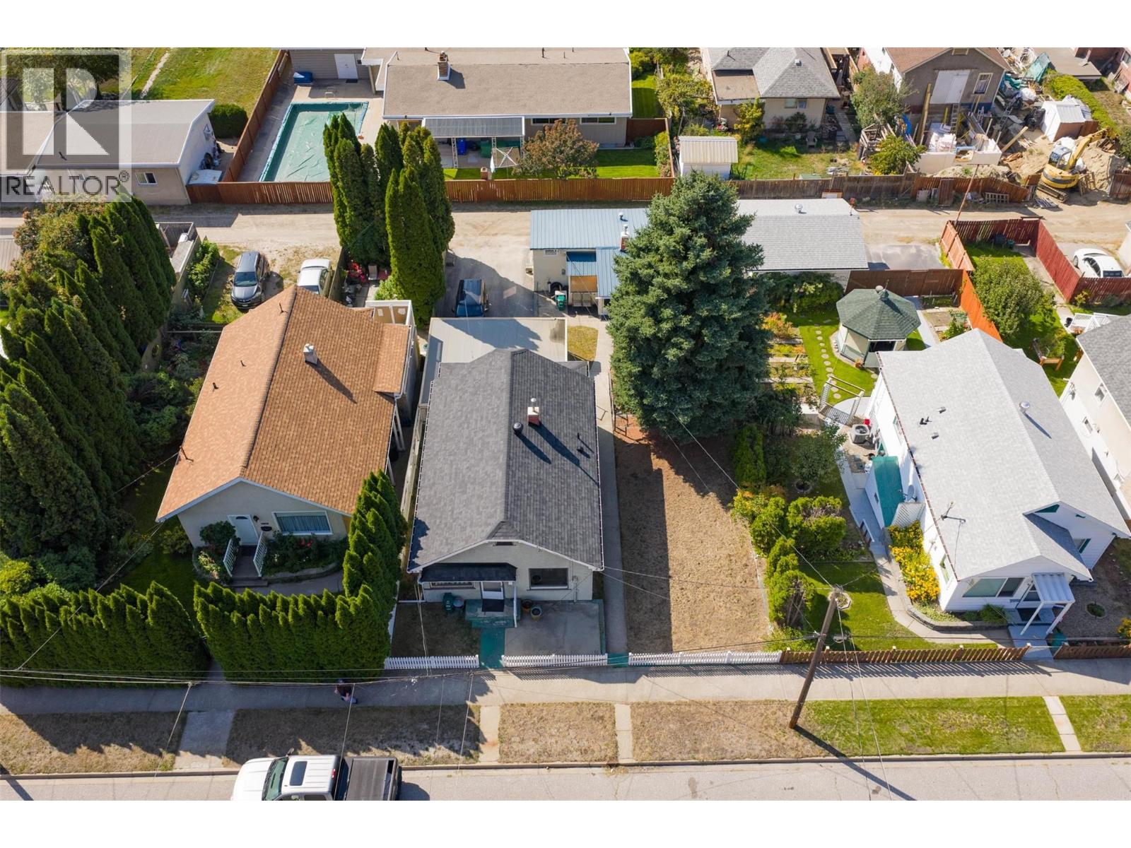 1338 Third Avenue, Trail