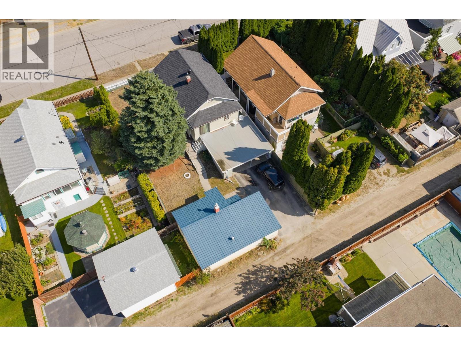 1338 Third Avenue, Trail