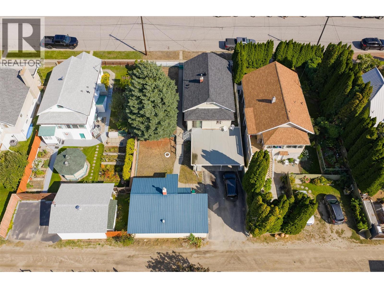 1338 Third Avenue, Trail