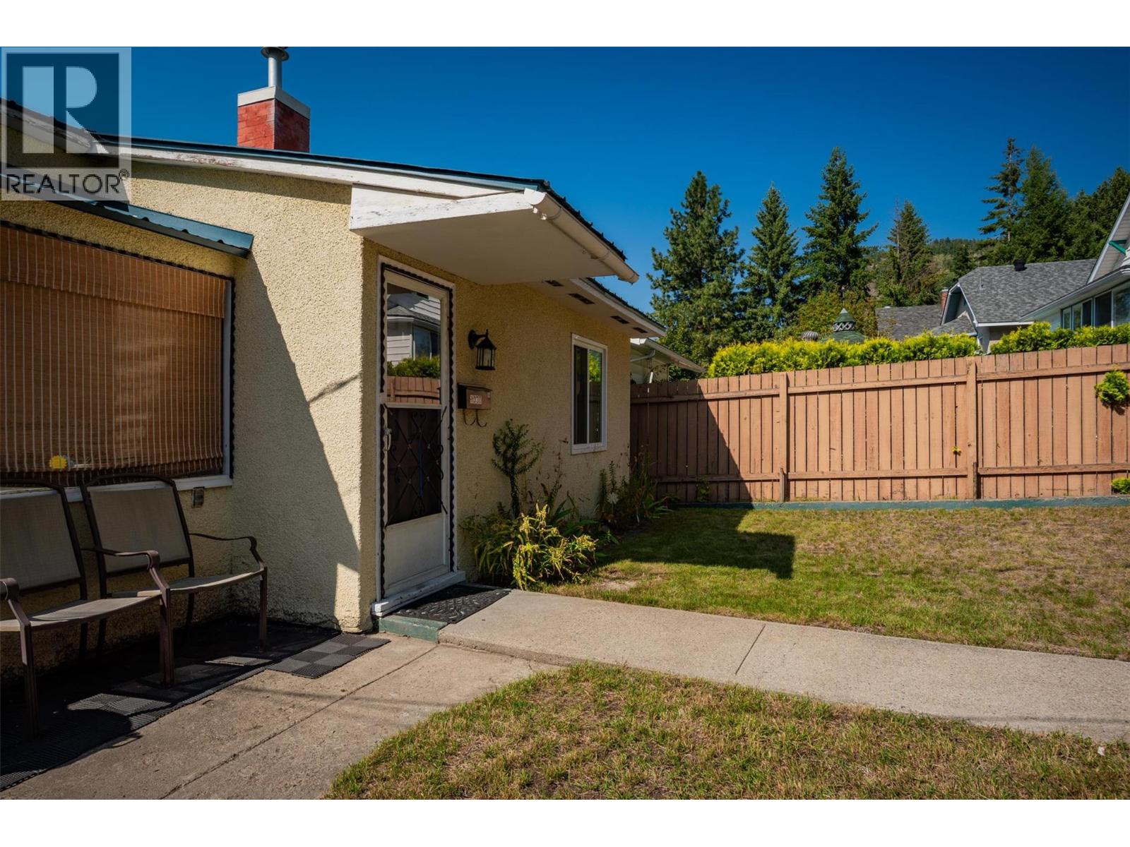 1338 Third Avenue, Trail