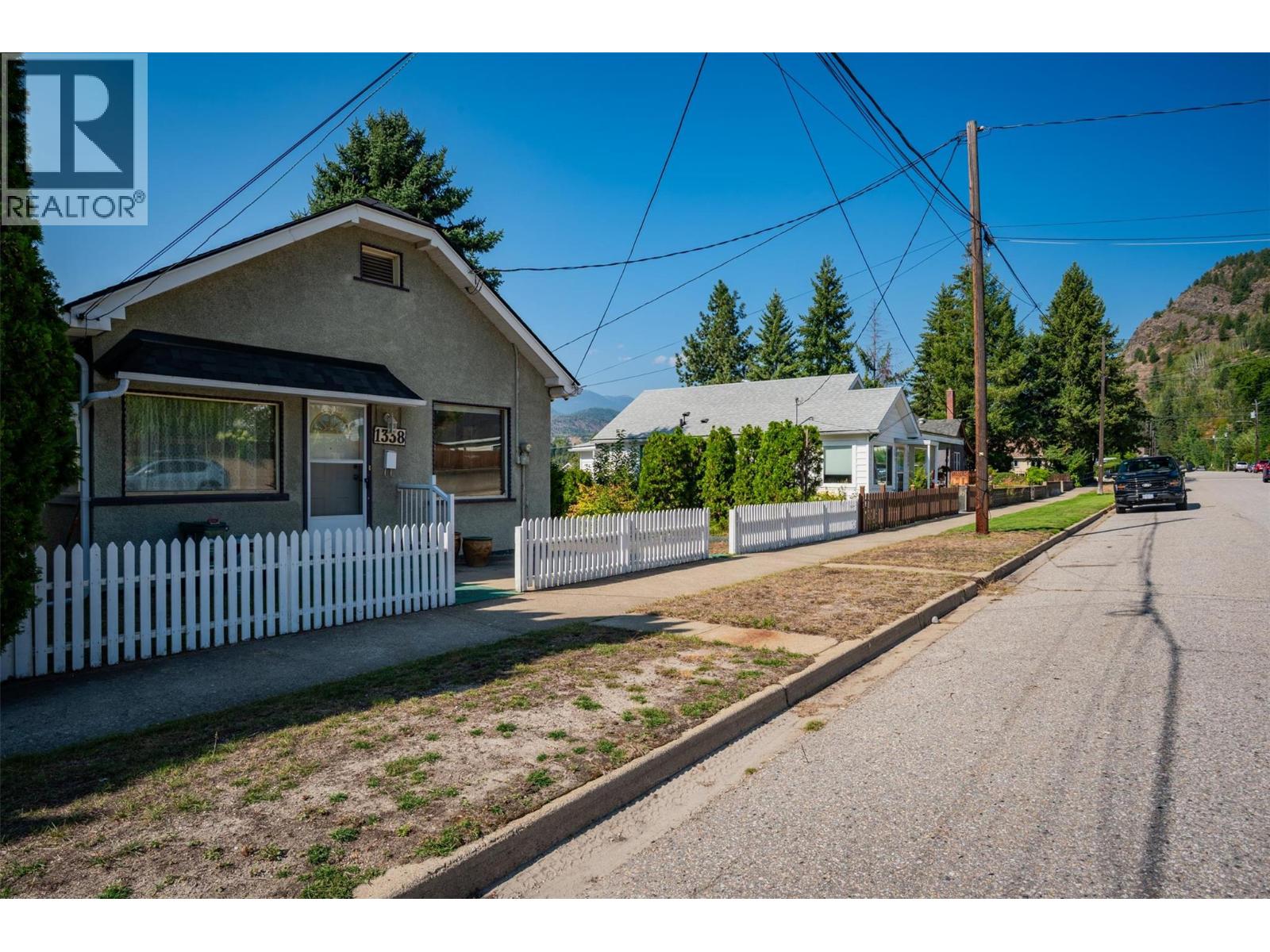 1338 Third Avenue, Trail