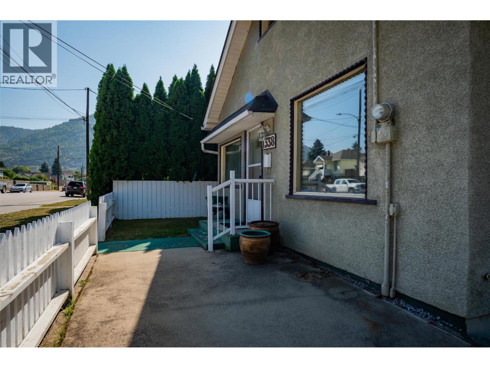 1338 Third Avenue, Trail