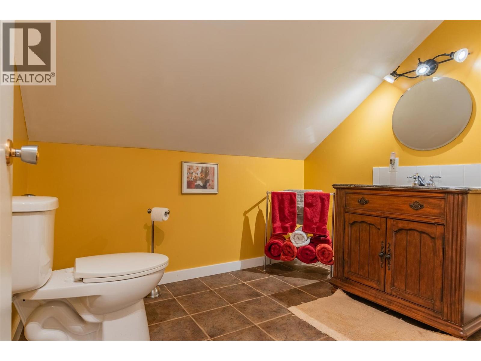 1631 Fifth Avenue, Trail