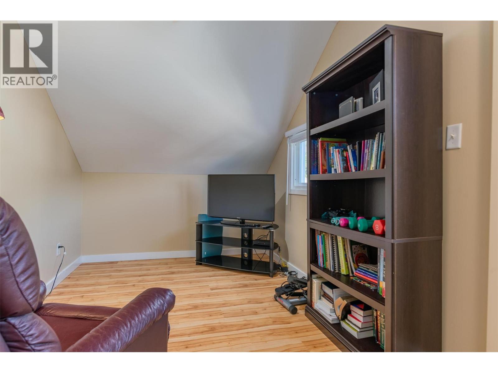 1631 Fifth Avenue, Trail