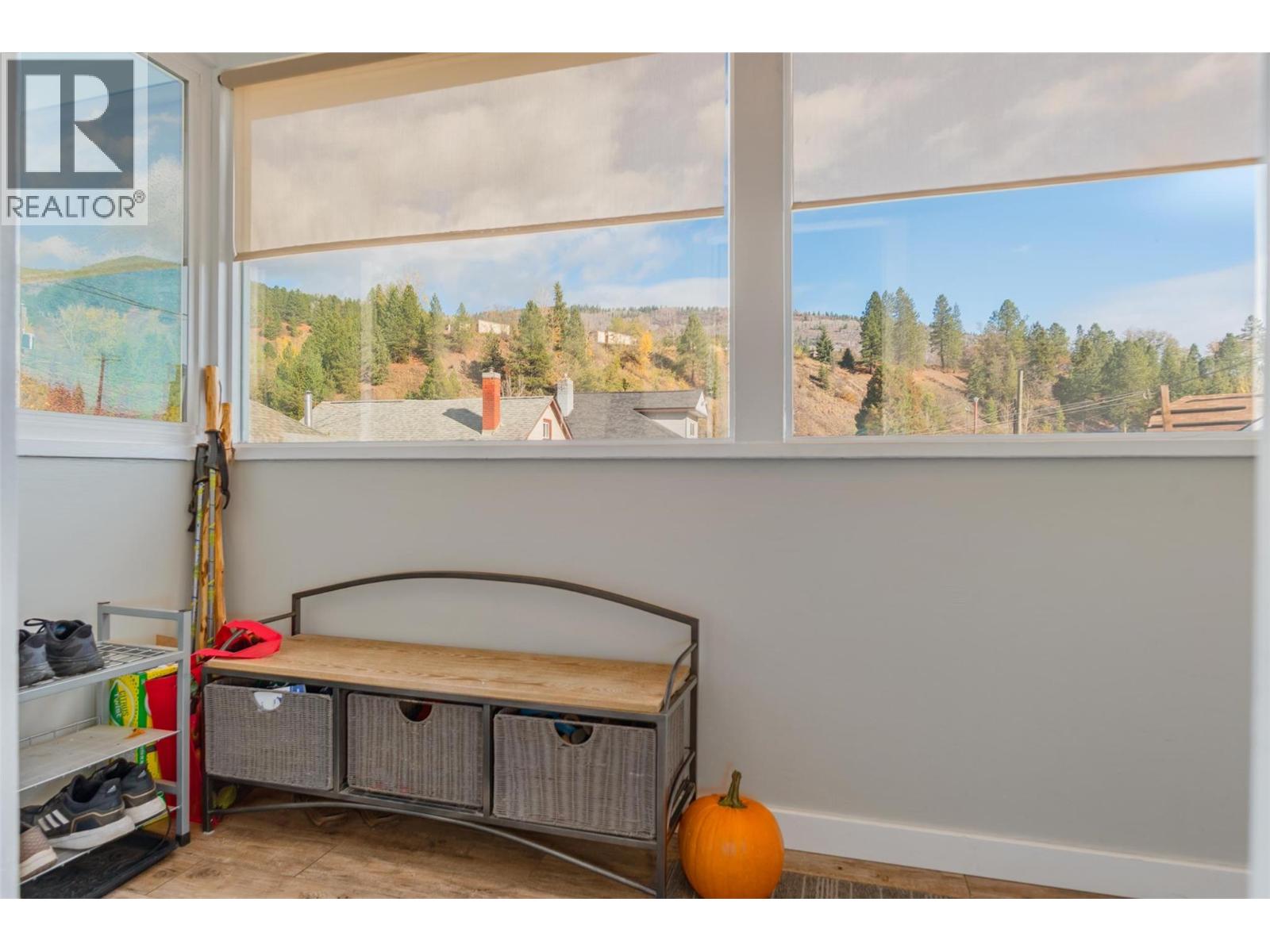 1631 Fifth Avenue, Trail