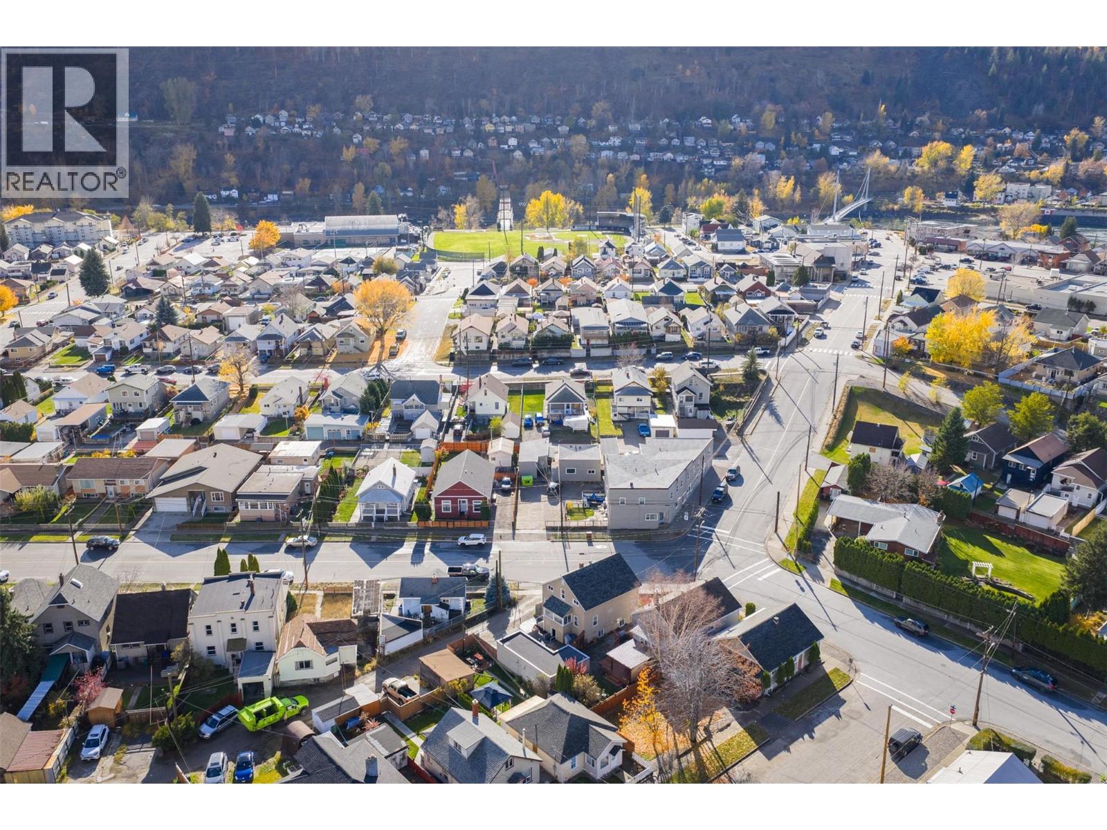 1631 Fifth Avenue, Trail