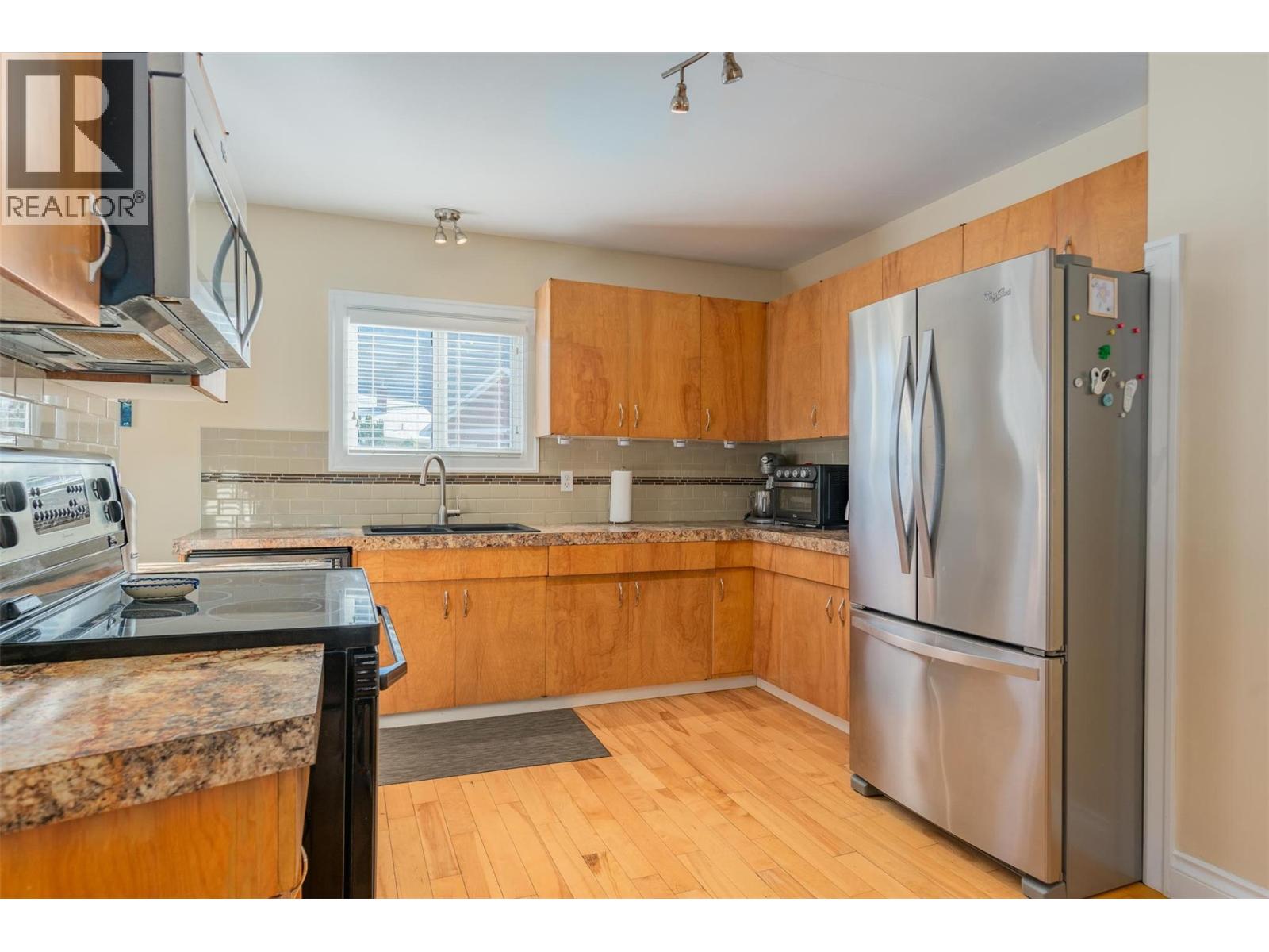 1631 Fifth Avenue, Trail