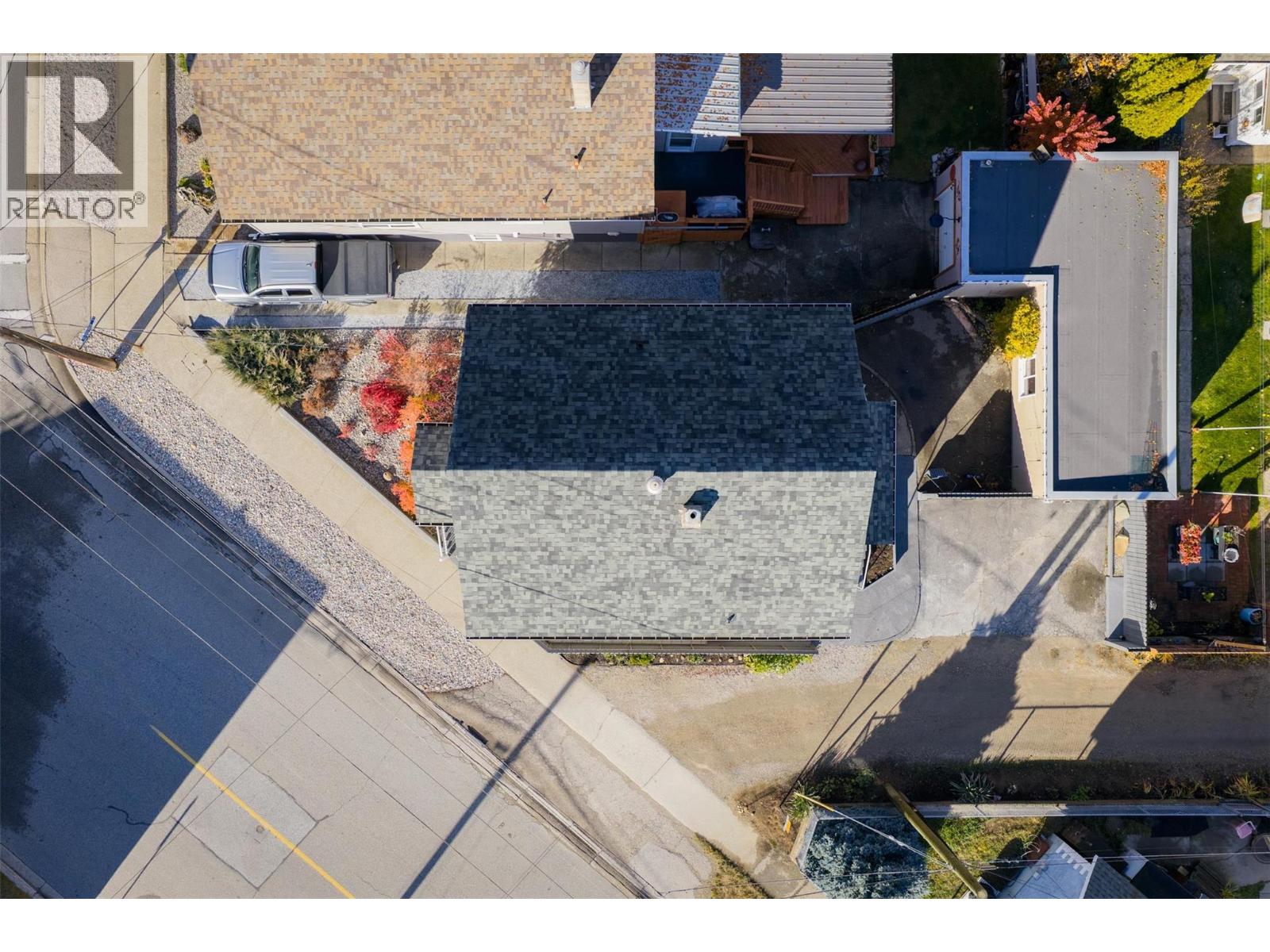 1631 Fifth Avenue, Trail