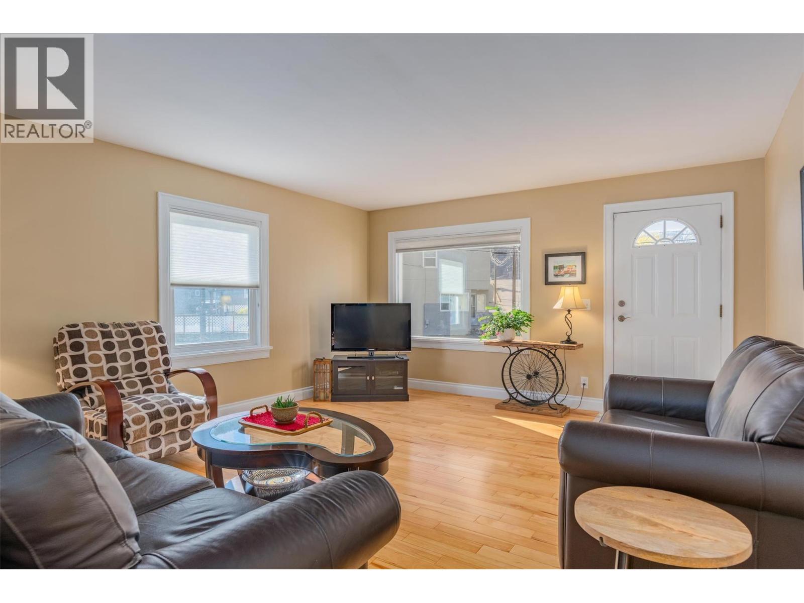 1631 Fifth Avenue, Trail