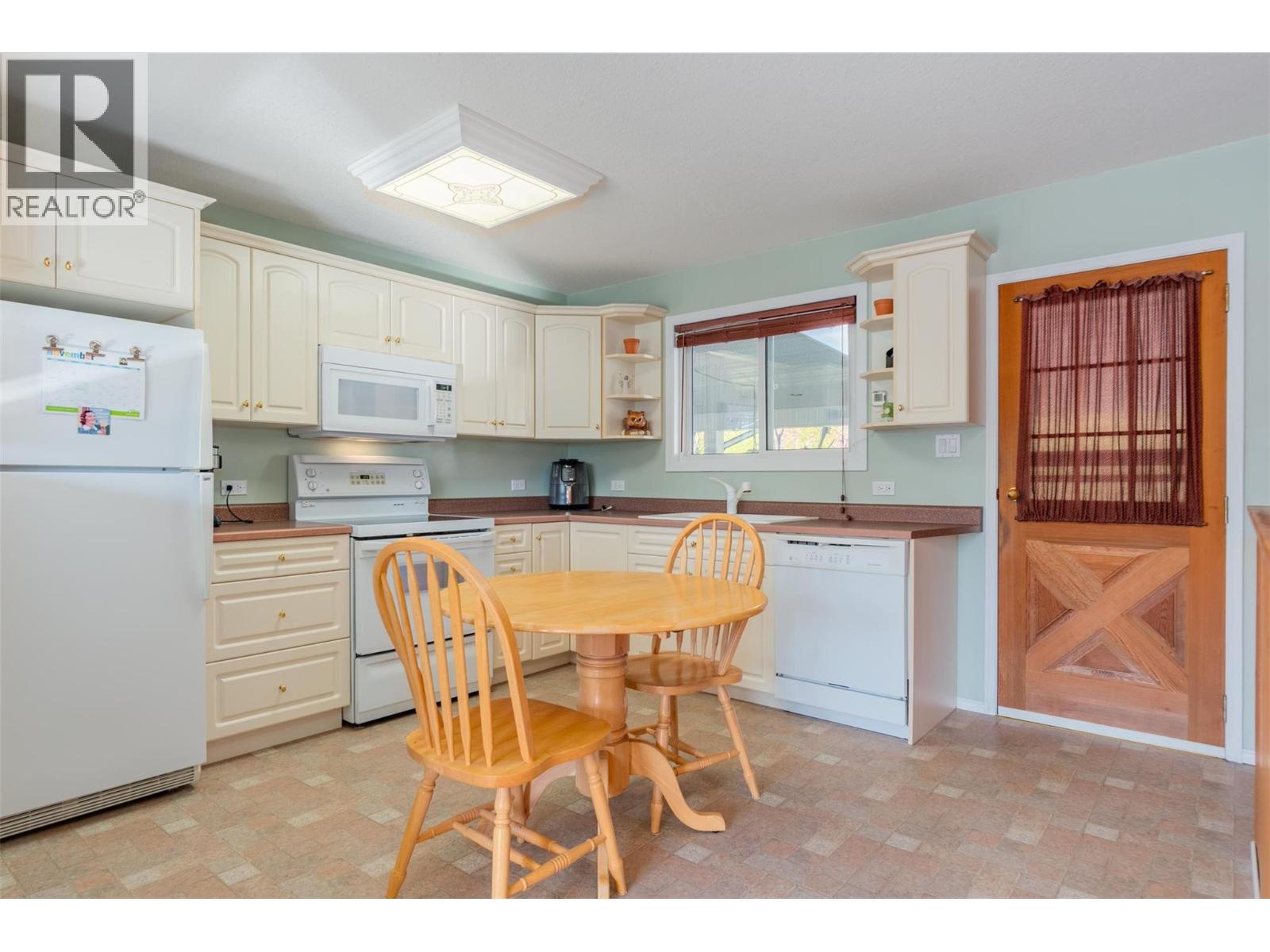 1043 Regan Crescent, Trail