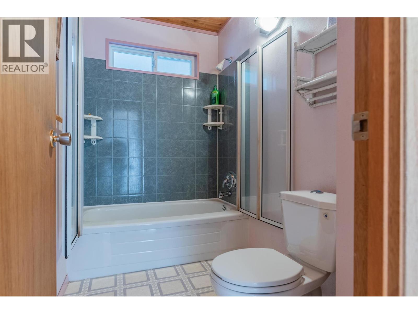 1043 Regan Crescent, Trail