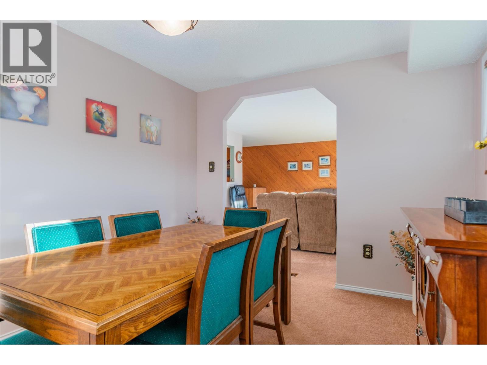 1043 Regan Crescent, Trail