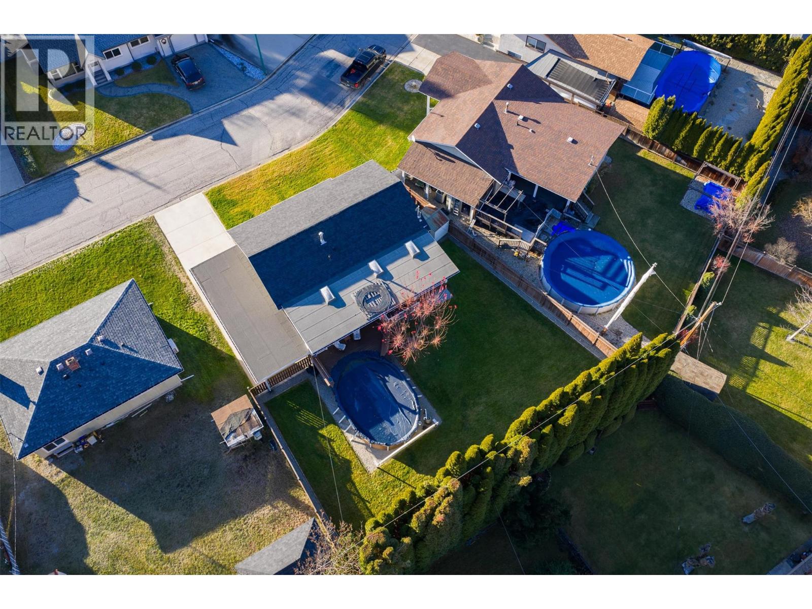 1043 Regan Crescent, Trail