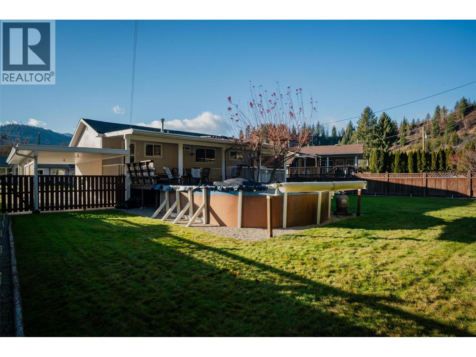 1043 Regan Crescent, Trail