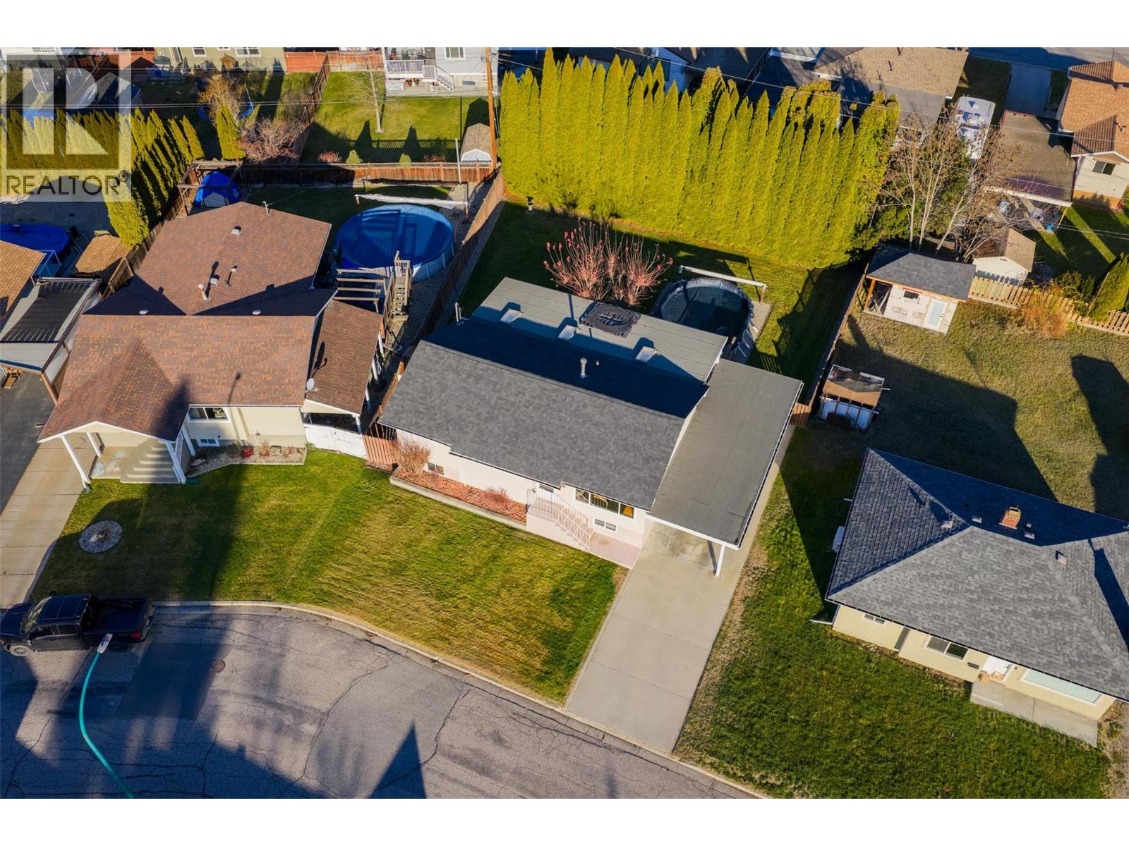 1043 Regan Crescent, Trail