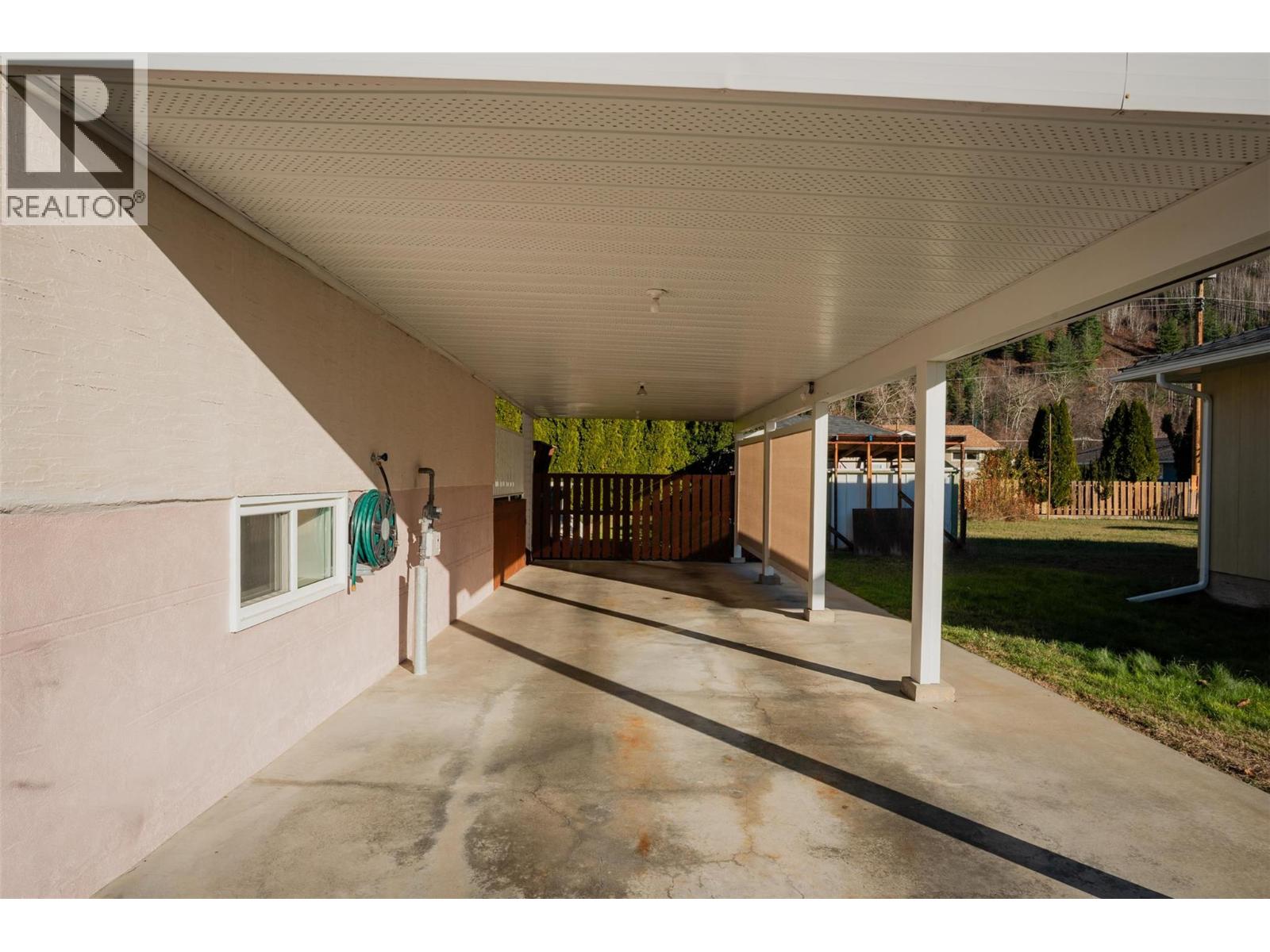 1043 Regan Crescent, Trail