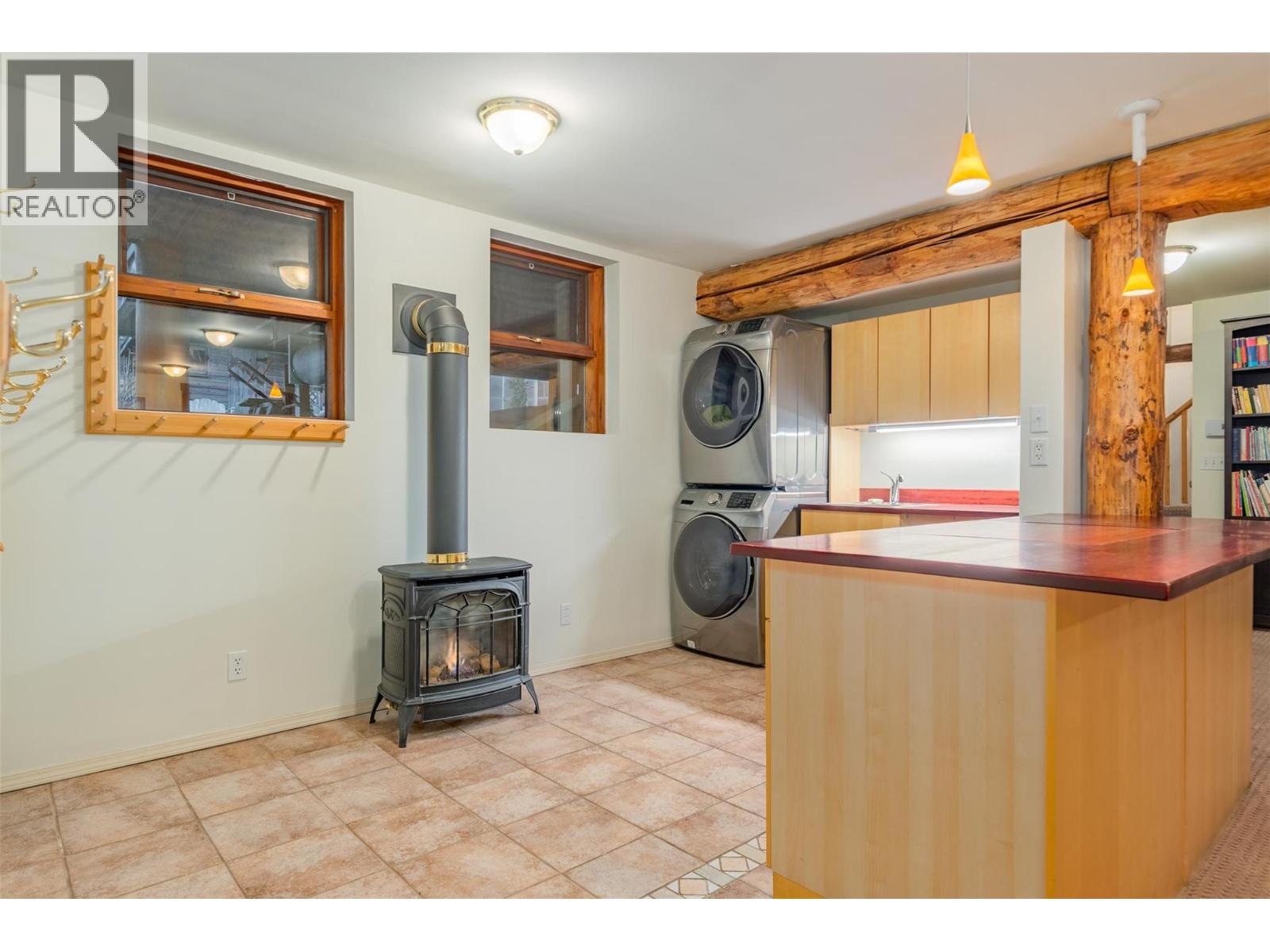 2266 Fifth Avenue, Rossland