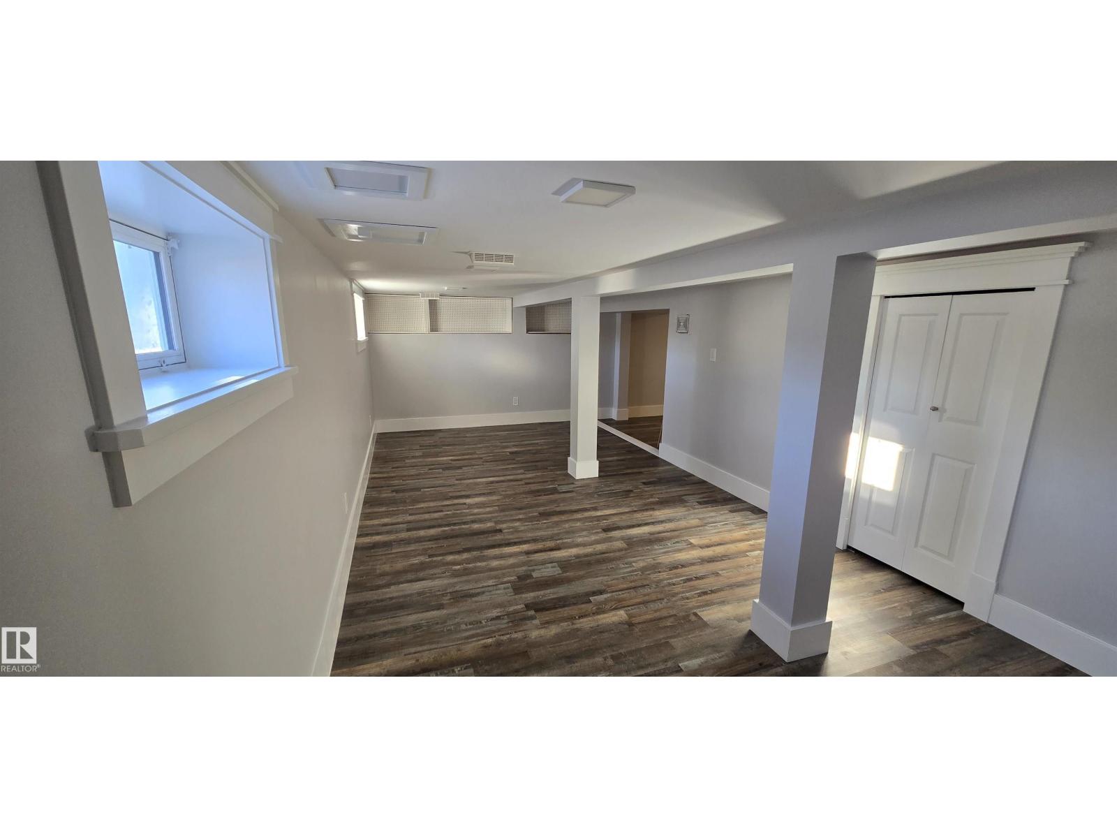 5023 53 ST - 11