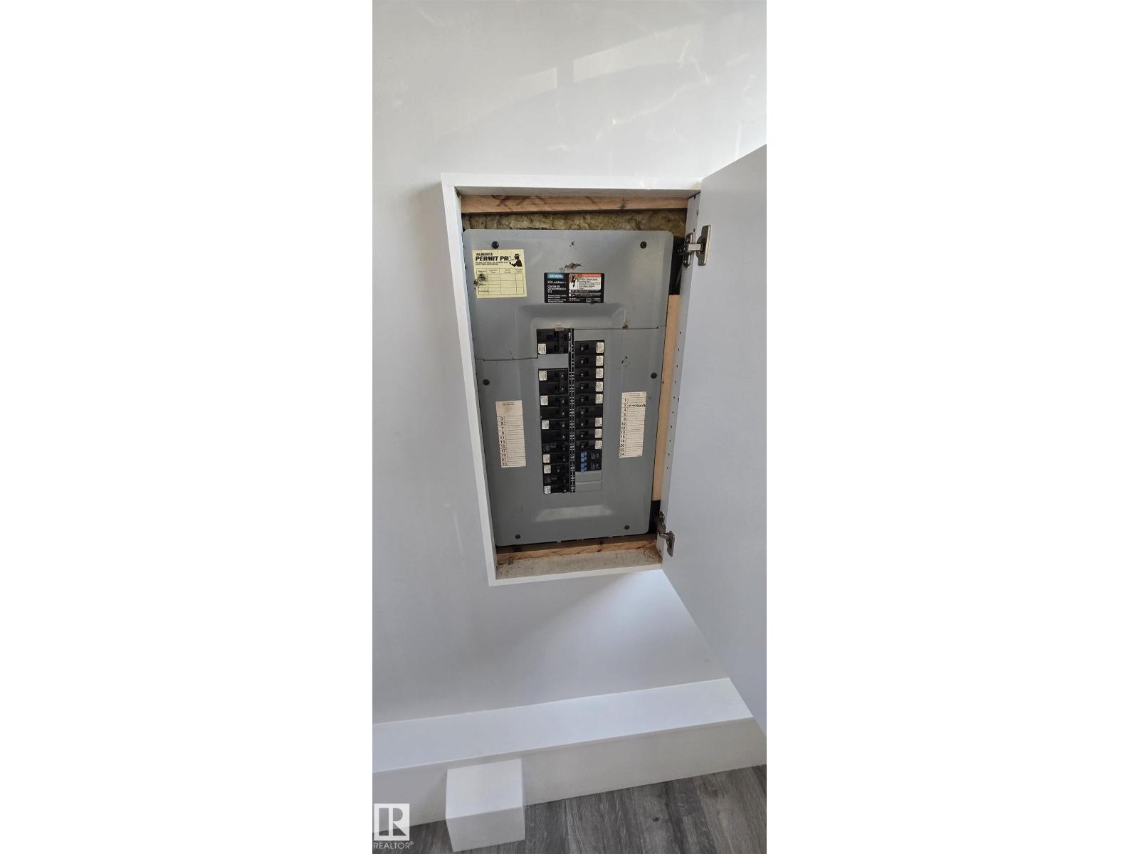 5023 53 ST - 12