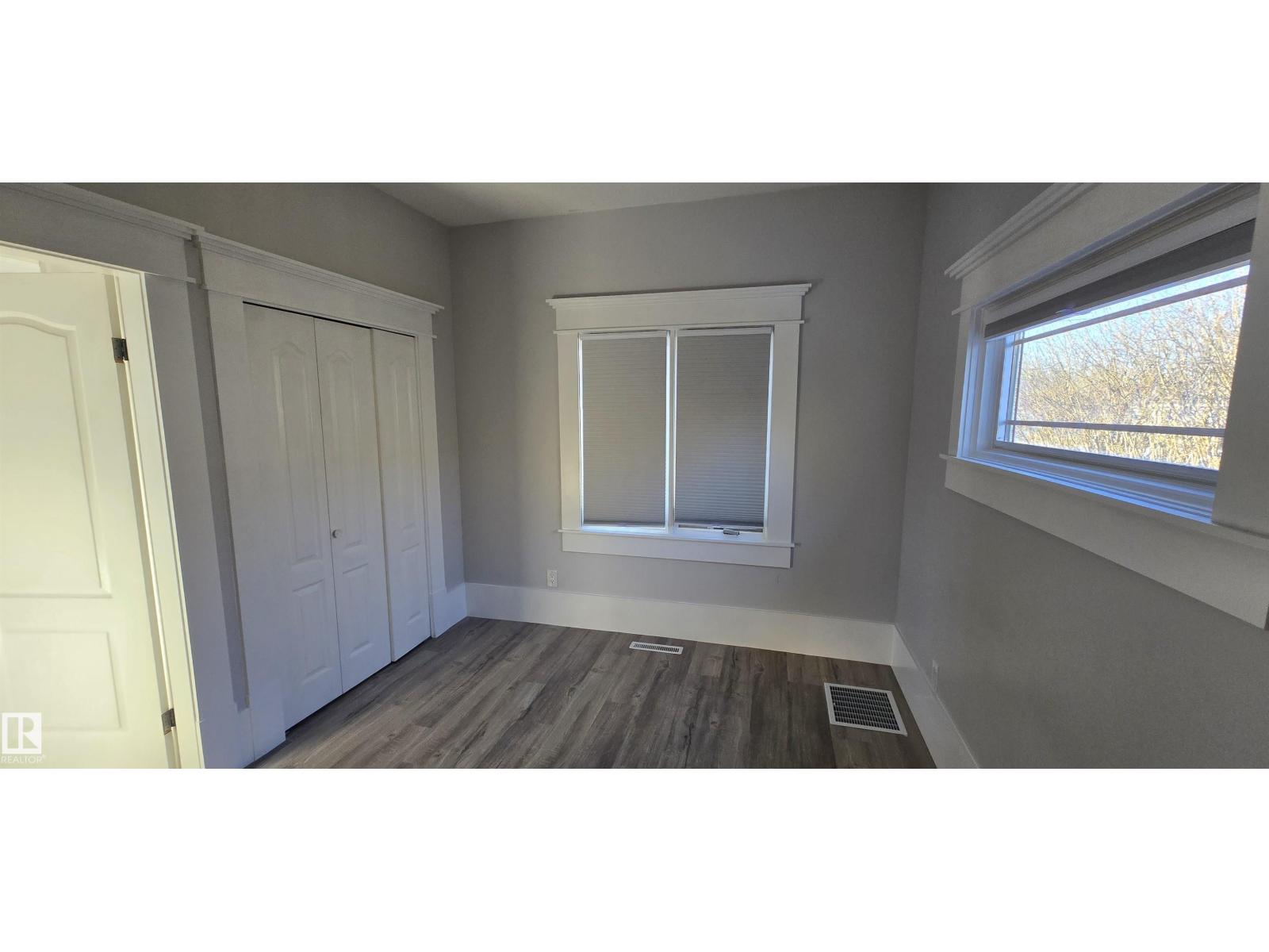 5023 53 ST - 14