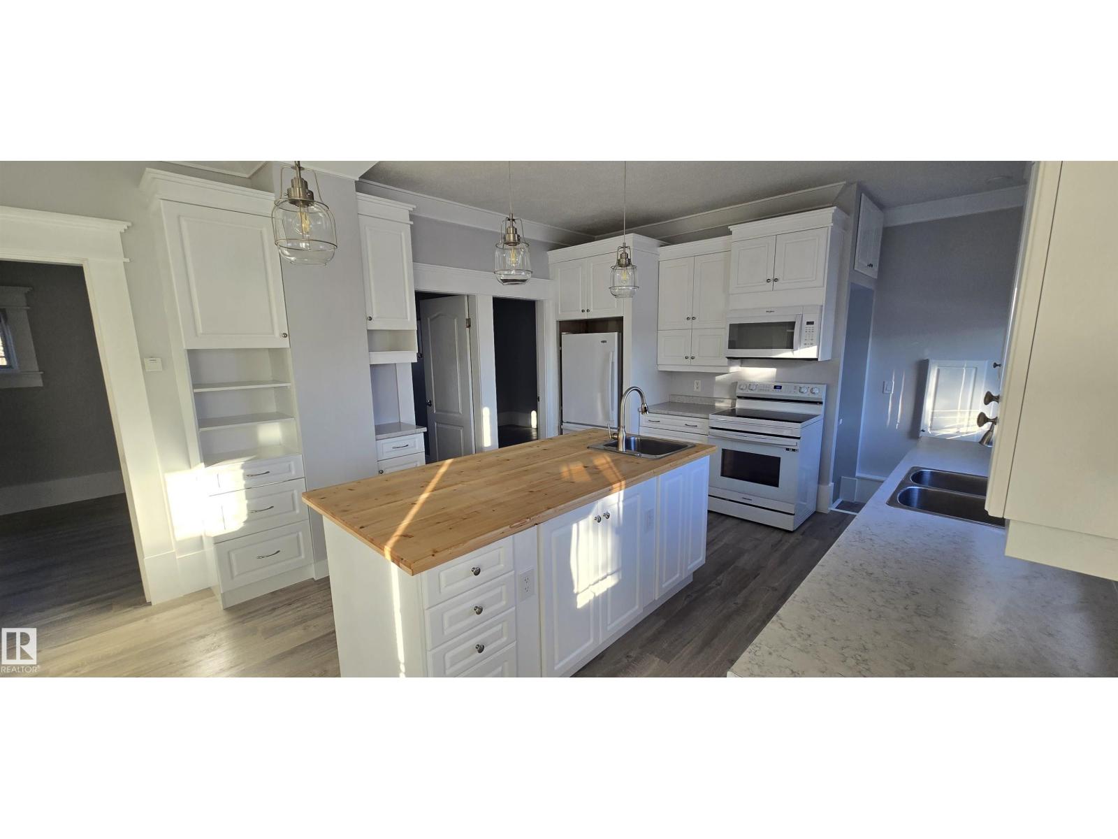 5023 53 ST - 16