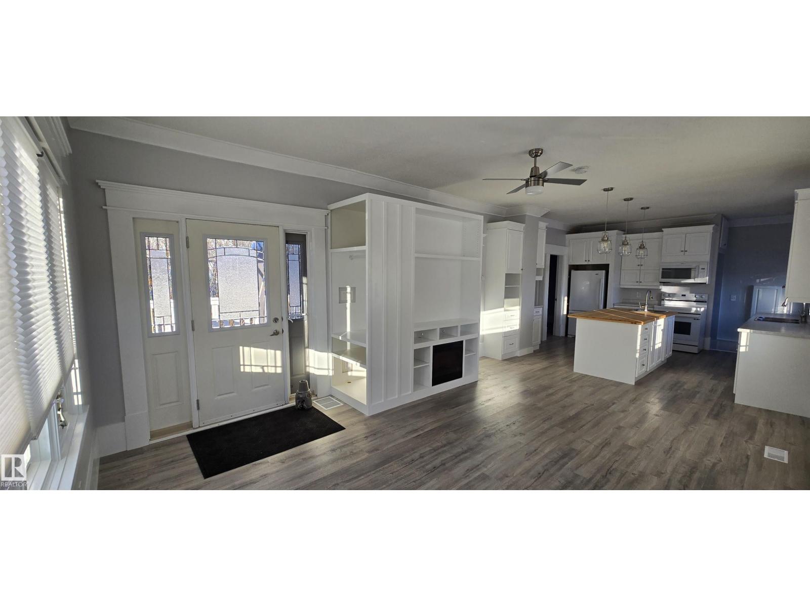 5023 53 ST - 18