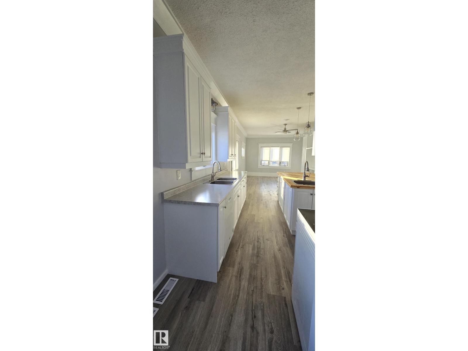 5023 53 ST - 21