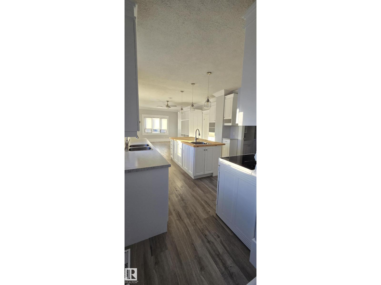 5023 53 ST - 22