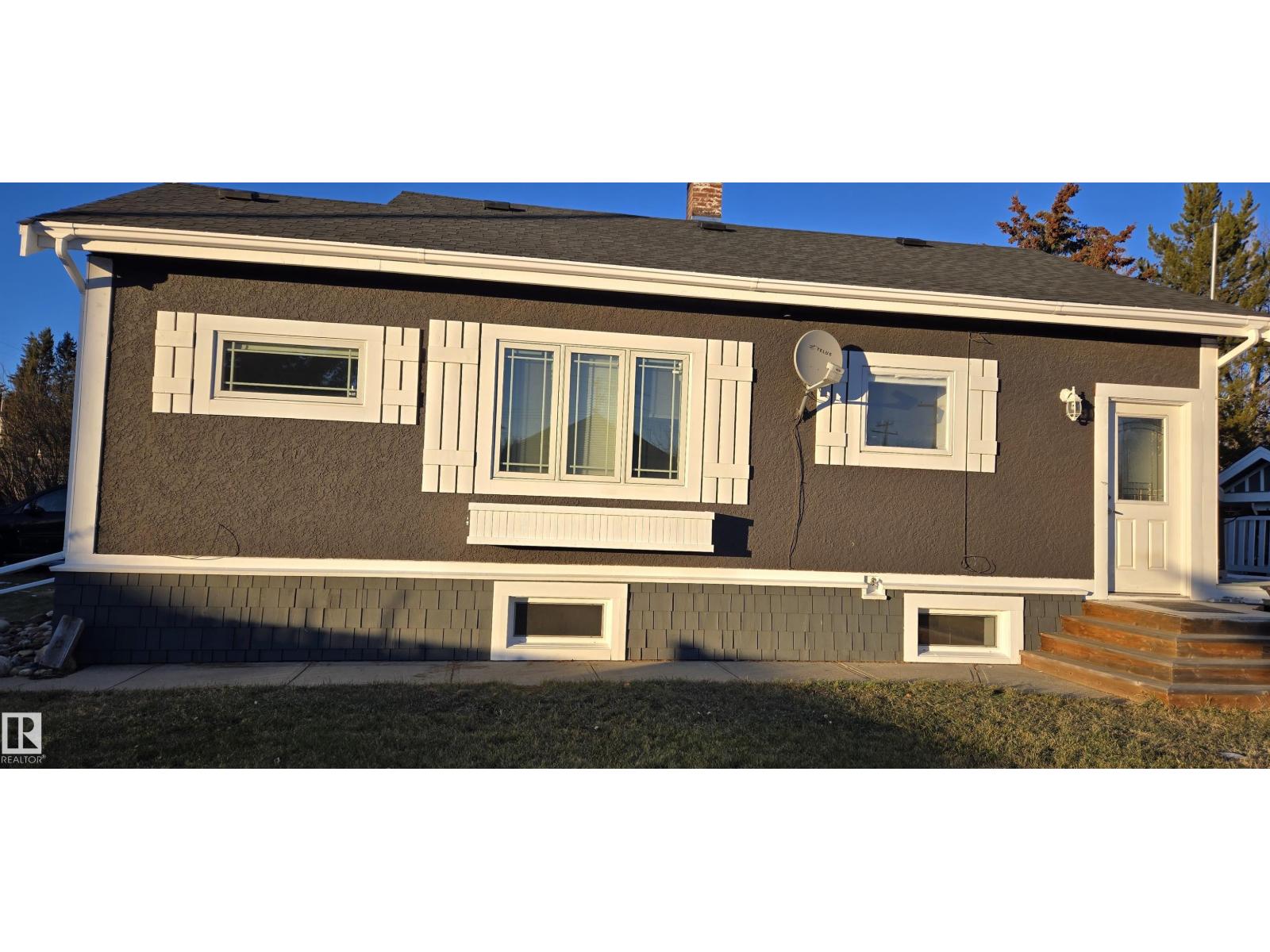 5023 53 ST - 24