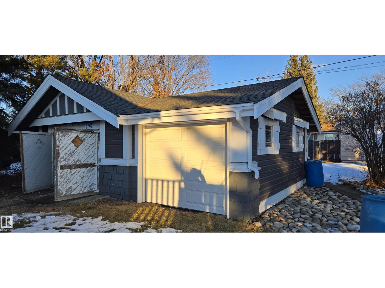 5023 53 ST - 26