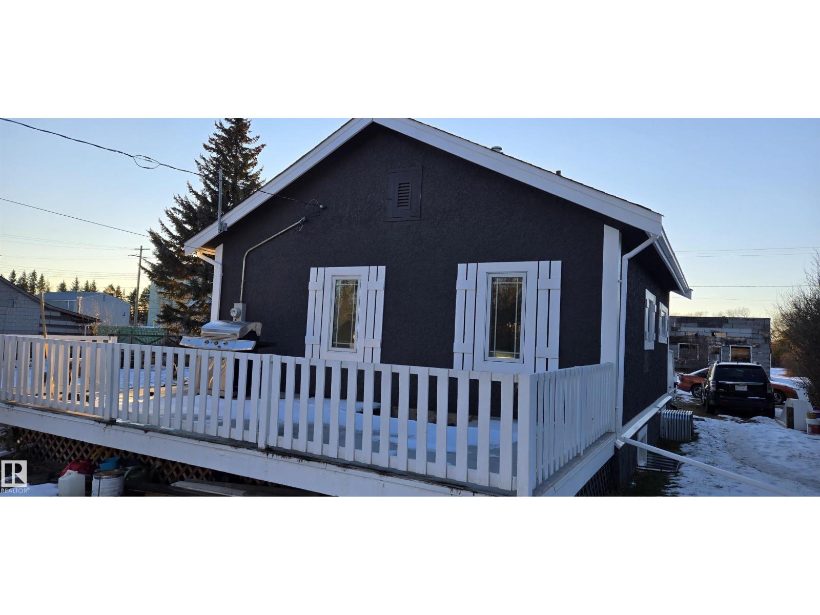 5023 53 ST - 27