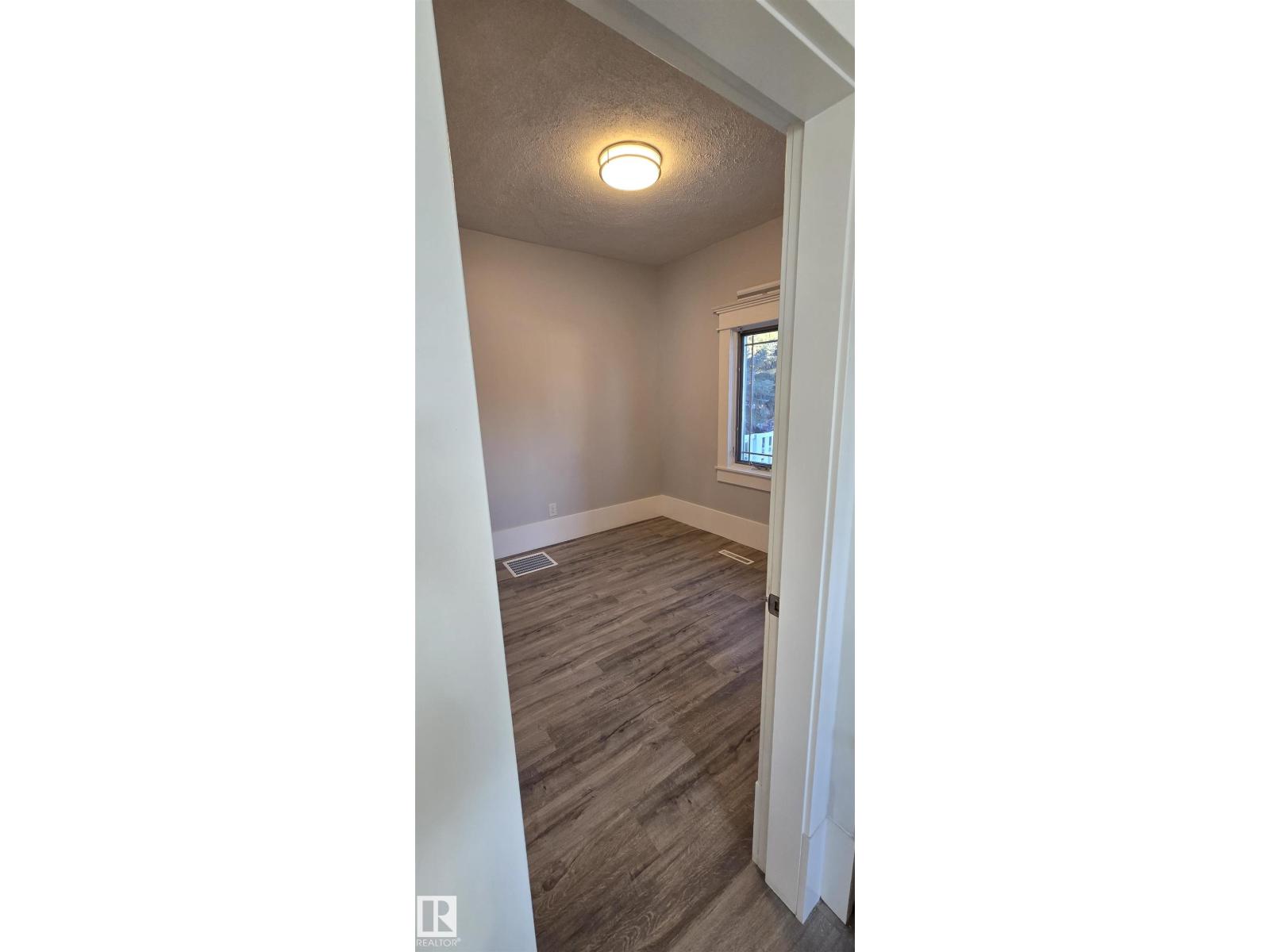 5023 53 ST - 5