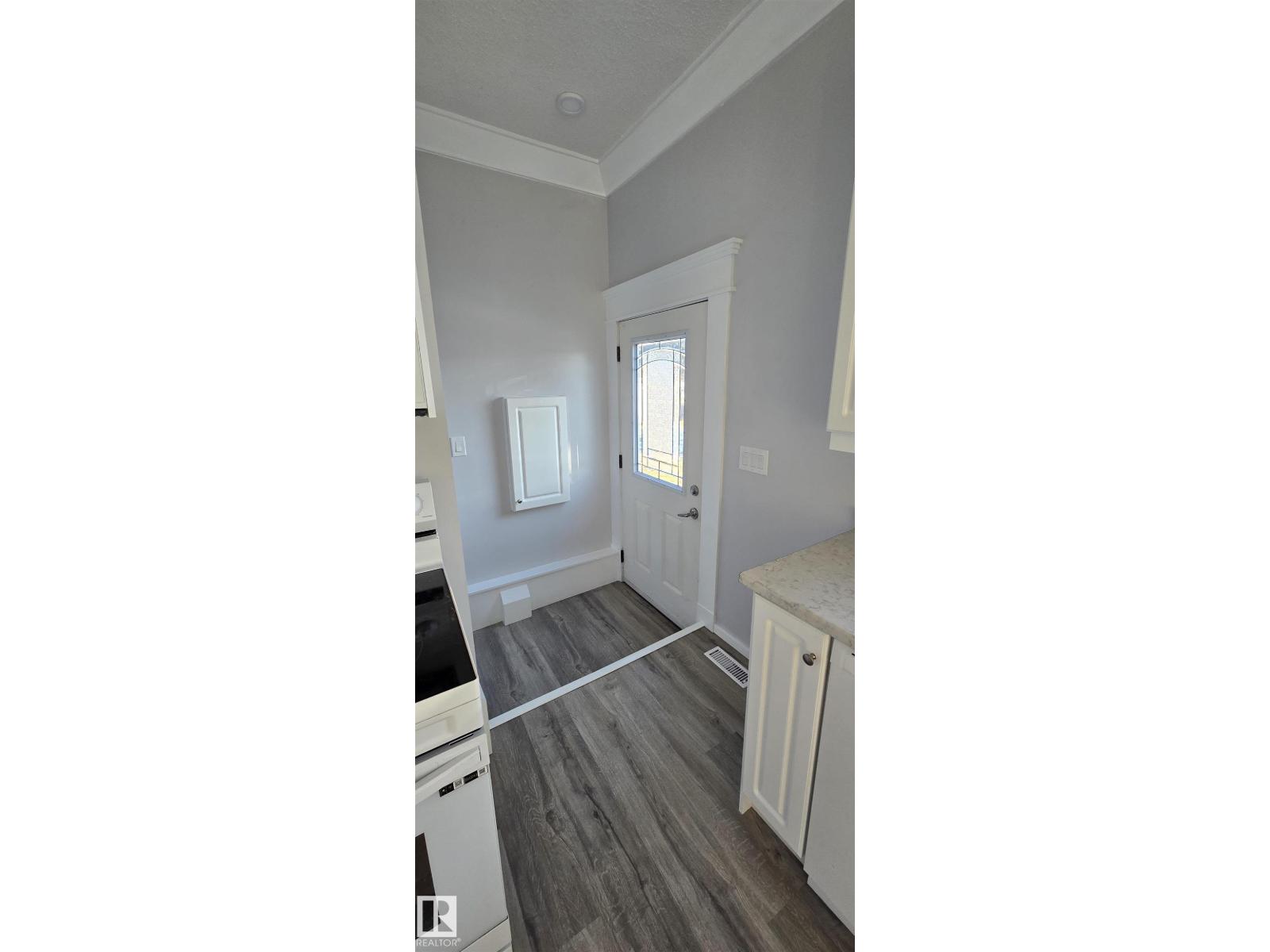 5023 53 ST - 6