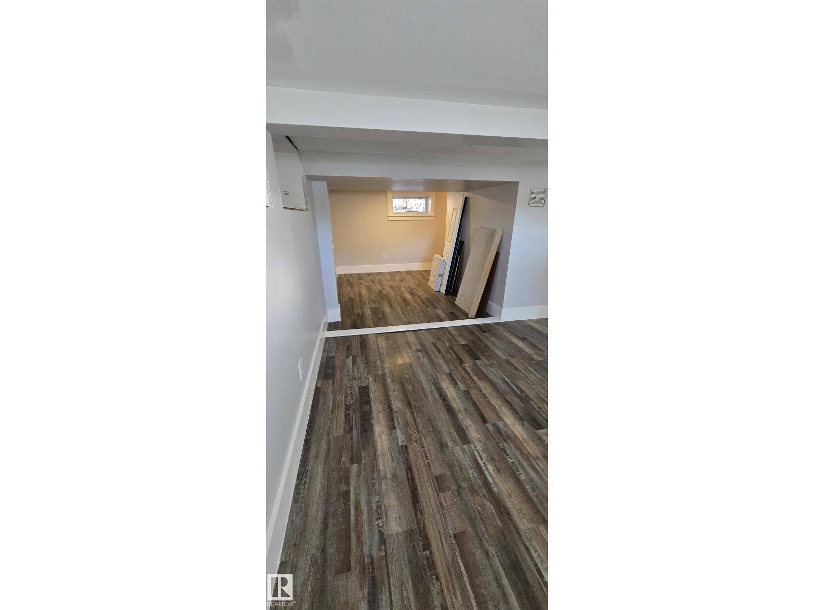 5023 53 ST - 9