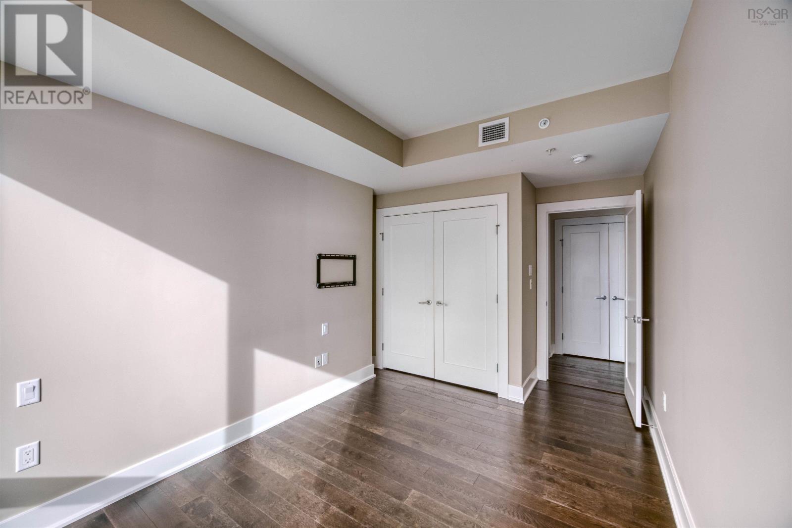 Property 39 of 49 of 1003 67 Kings Wharf Place