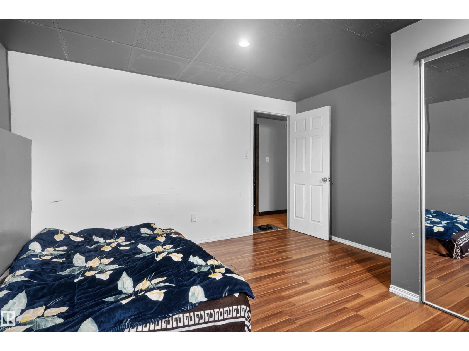 1732 61 ST NW, Edmonton