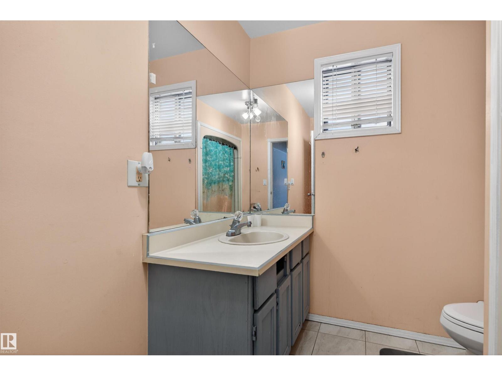 1732 61 ST NW, Edmonton