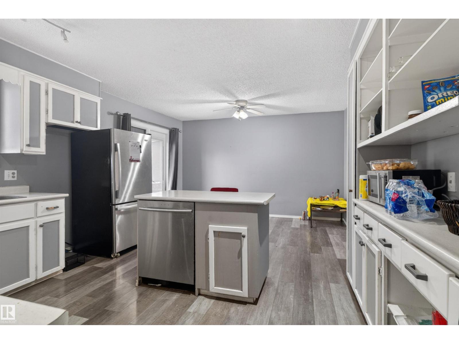 1732 61 ST NW, Edmonton