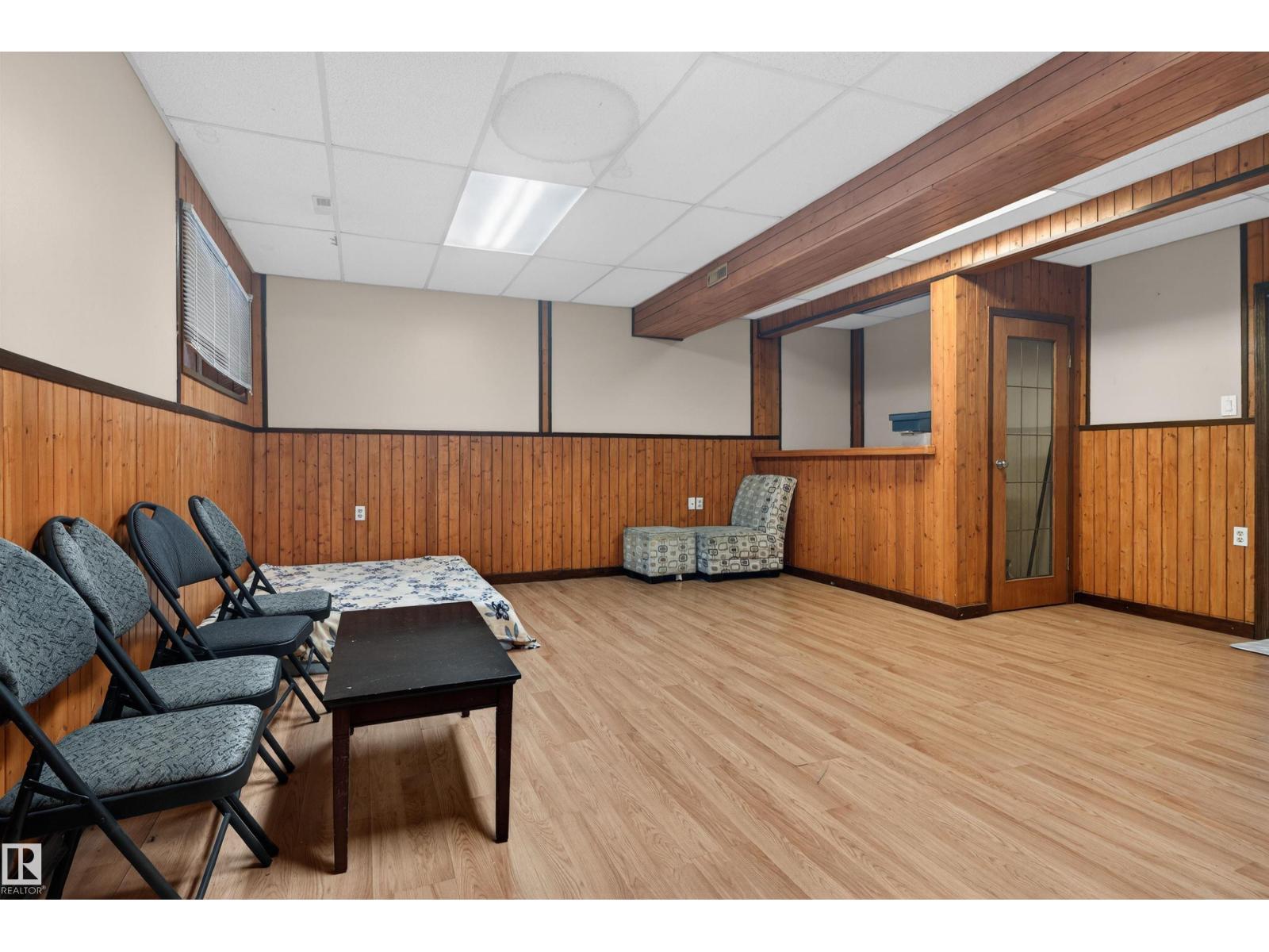 1732 61 ST NW, Edmonton