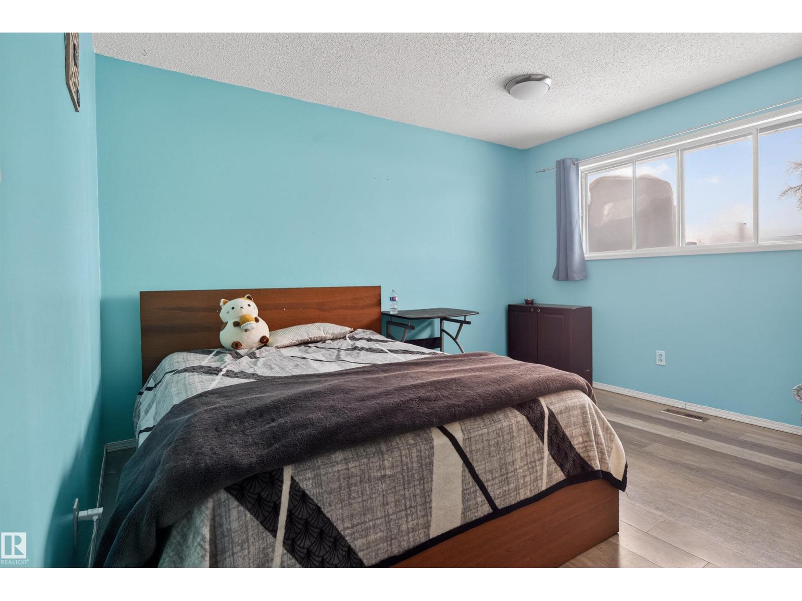 1732 61 ST NW, Edmonton