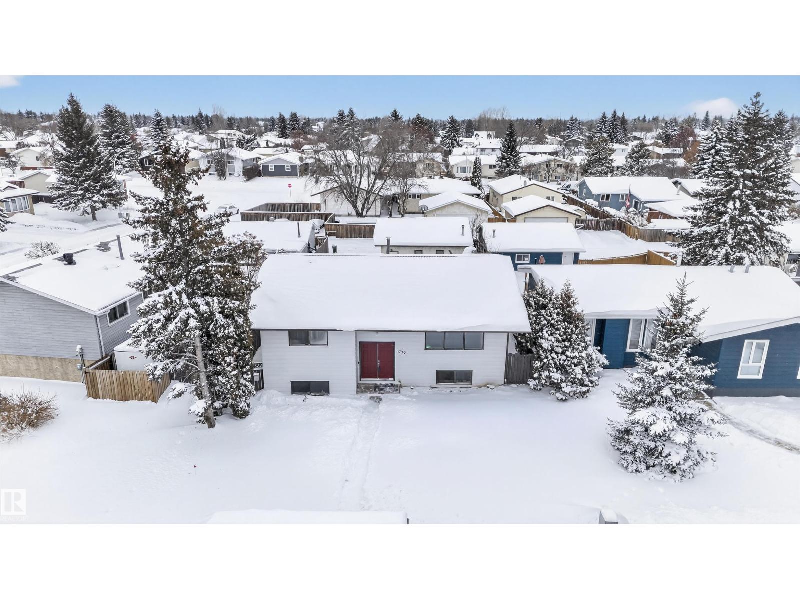 1732 61 ST NW, Edmonton