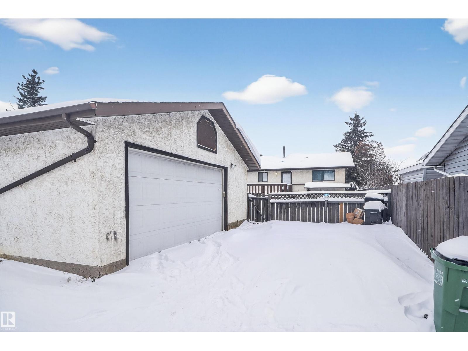 1732 61 ST NW, Edmonton