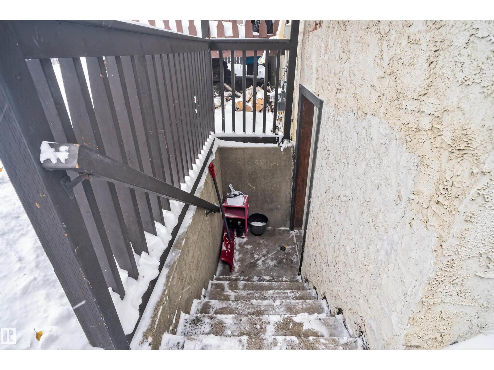 1732 61 ST NW, Edmonton