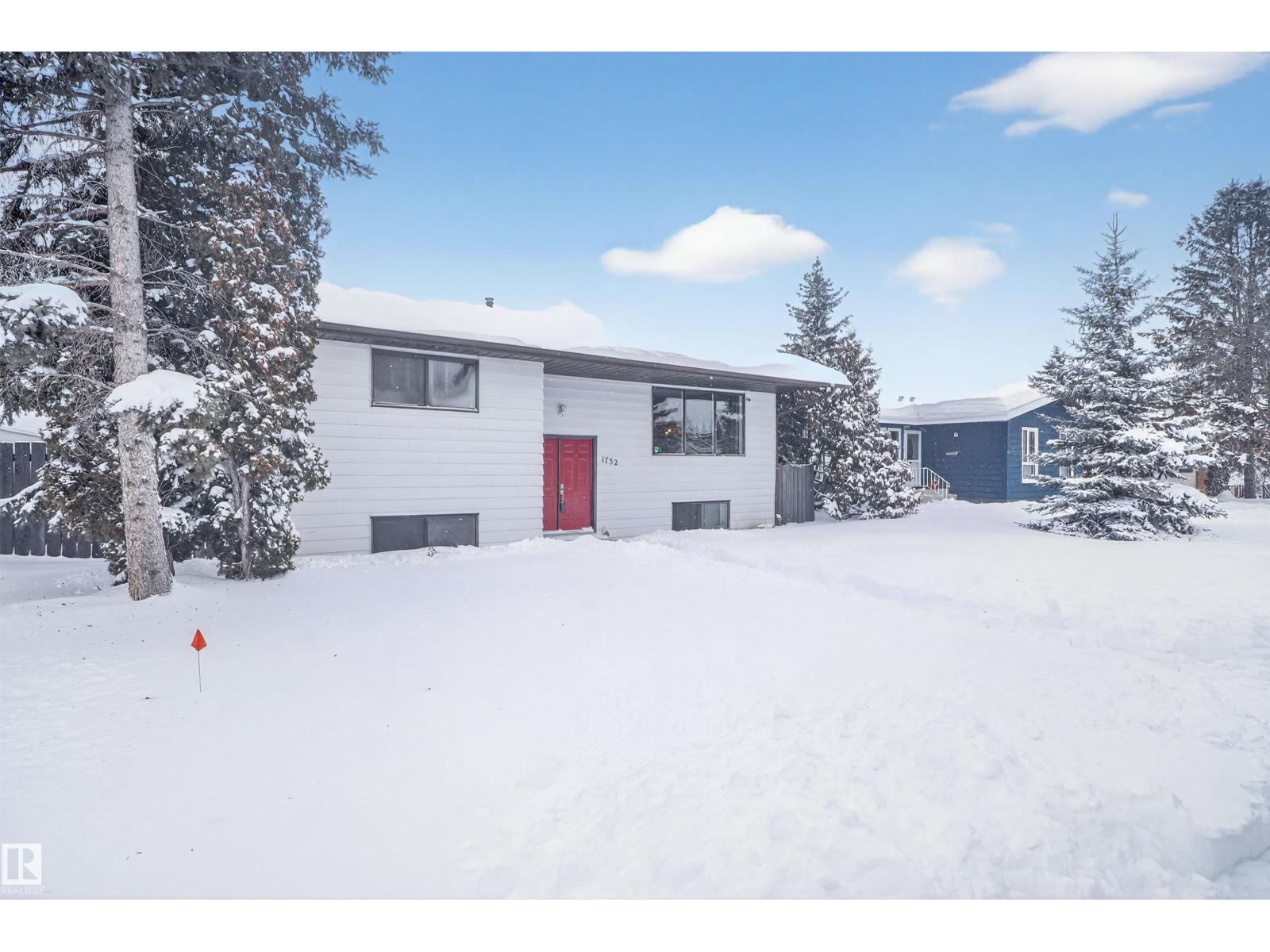 1732 61 ST NW, Edmonton