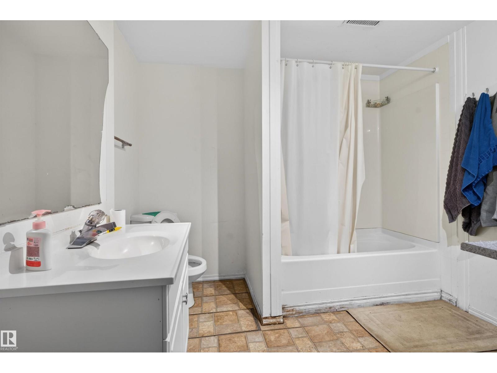 1732 61 ST NW, Edmonton