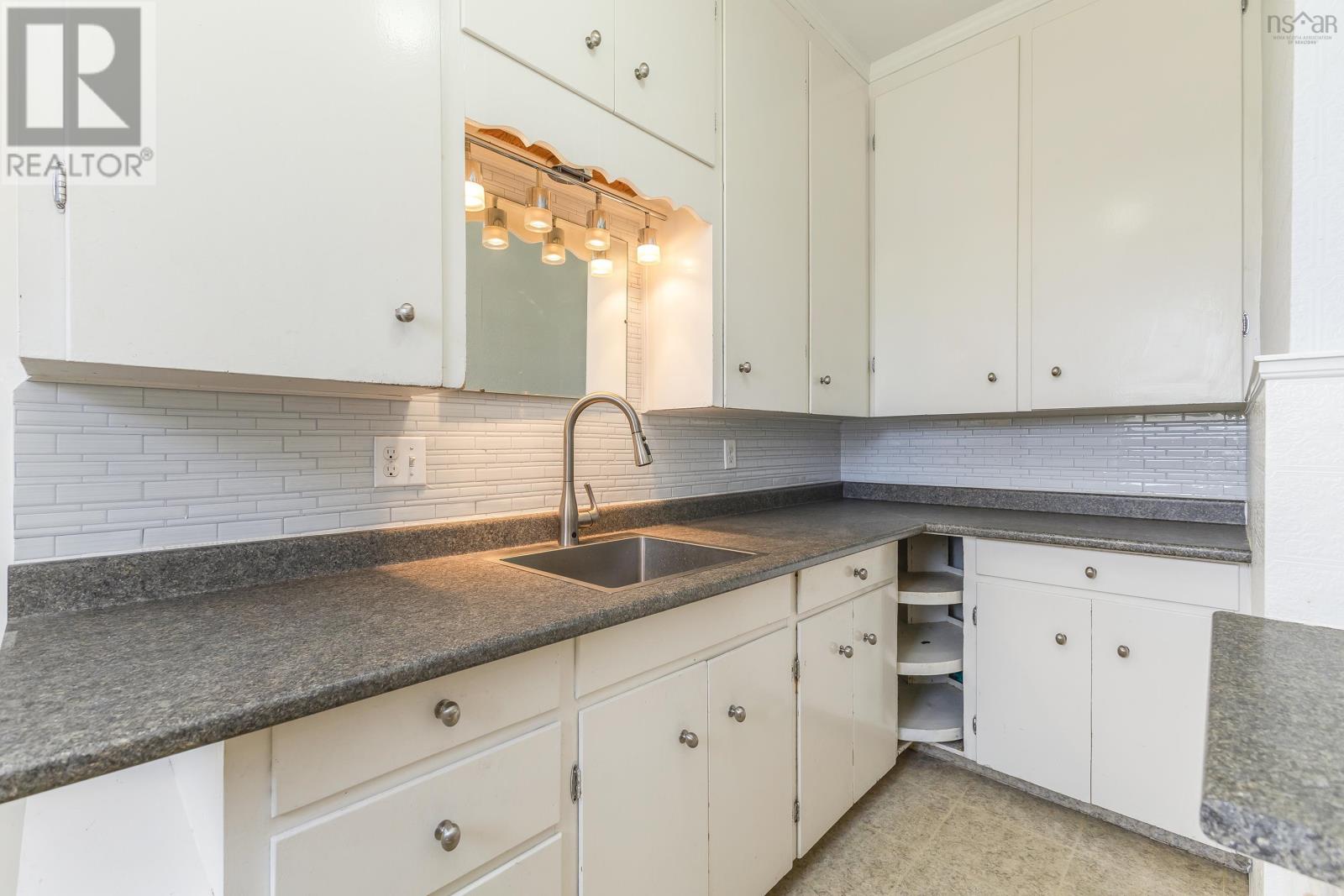 Property 28 of 49 of 548 Nelson Street